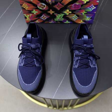 出厂价pp： 品牌：Lv路易威登 标准码：38-44 45订做 等级：官网同款 材料：原版针织材料拼接 舒适透气内里 轻便耐磨运动大底 款式类别：男士时尚休闲鞋 - 点击图像关闭