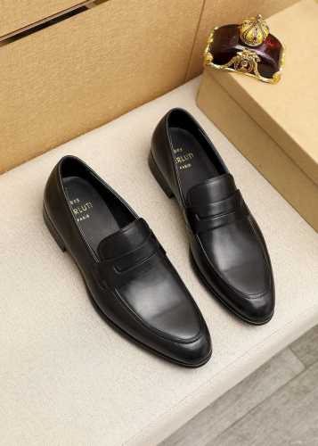 Berluti 伯尔鲁帝 爆款皮鞋顶端品牌奢侈顶级～质量 。 最新時尚休闲鞋..鞋面選用原版头层牛皮制造 水染皮内里 原版个性时尚柔软橡膠耐磨防滑大底，上脚轻巧
