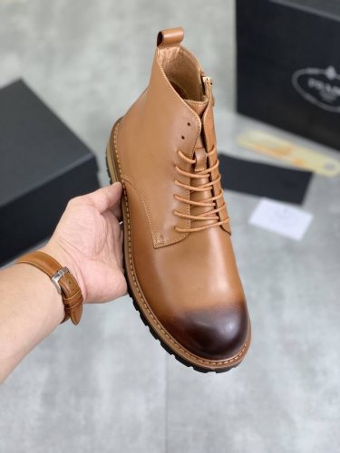 工厂P价P 实价 爆款 Prada 普拉达高帮切尔西马丁靴男鞋高端品牌，鞋面采用意大利进口头层小牛皮头层猪皮内里垫脚制作，让行走更加便捷舒适！独家新款，惊世之作