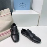 高品质出厂单鞋 ！Prada 普拉达 25春夏走秀新款布洛克雕花流苏复古乐福鞋单鞋拖鞋系列这款鞋履着意呈现经典与复古格调，兼具阳刚气质与柔美风情，形成二元对比，