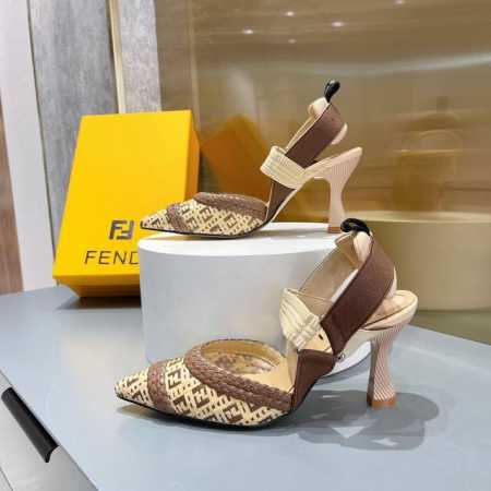 芬 迪 海外colibri Slingbacks . Colibri编织高跟单鞋 厂批： 普通大底： 真皮大底： 芬 迪这季的设计简直太好看了！1：1原版拆解复 - 点击图像关闭