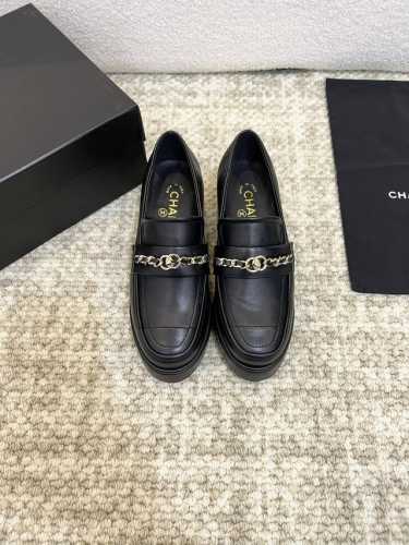 CHANEL 香奈儿 25早春新款厚底女鞋，怎么搭配都好看，时髦精必备！搭配展现与众不同的穿搭风格、白由混搭闪耀到位，跟紧香奶奶时尚步伐！上脚整体非常好看舒服的