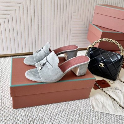平底 粗跟 代购级 Loro piana Summer Charms Ser LP女士凉鞋拖鞋这款绒面羊皮革凉鞋搭配饰有Loro Piana My Charms