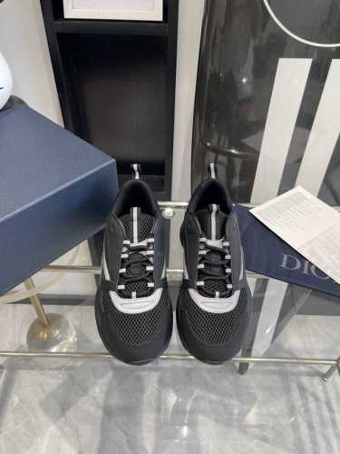 Dior 新款B22 厚底复古老爹鞋 情侣款 明星款 主推爆品 全新发售的迪奥 Dior 新款休闲运动鞋跑鞋老爹鞋 真的酷毙了，未来感十足 真的好飒！再次演绎了