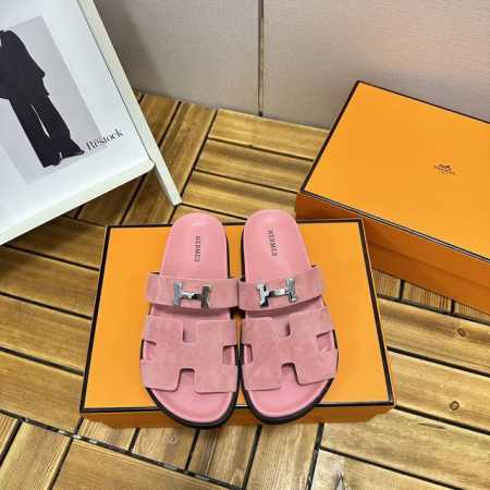 出厂 顶级版本 欢迎对比 情侣款 Hermes 爱马仕顶级版本二舅凉拖鞋 呆萌又优美鞋型，行走非常舒适 HermèS 包装升级，版型做工材料升级 Hermes市 - 点击图像关闭