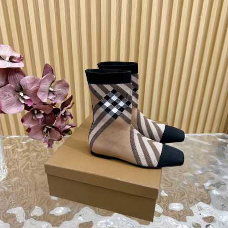 高版本Burberryy巴宝莉2024 最新独家推出方头细跟格纹弹力针织袜长靴 BURBERRY博柏利英国奢侈品牌，典藏米色，原版1:1复制，贴身弹力针织式及膝 - 点击图像关闭