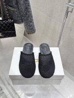 代购版 therow 新款网纱面半拖 第一眼看到这个鞋子感觉不起眼 没有过多的装饰很简单 面料进口网纱 内里进口羊皮 原版意大利真皮大底 size 35-40