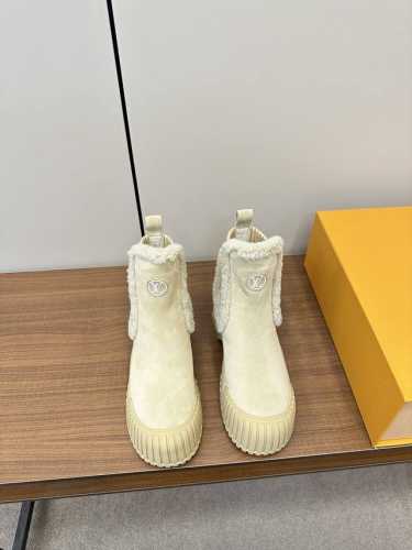 LOUIS VUITTON fw24 升级版切尔西短靴 lv ruby 短靴新品，2024爆款，哈哈新款的靴靴非常特别，平底靴在硬朗和柔美之间激发潮流魅力，可可