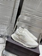 Valentino 码数:39 44 38.45定做 华伦天奴 运动鞋系列 valentino华伦天奴V家 新款Netrunner系列 休闲 气垫 情侣运动鞋