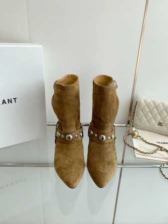 Isabel Marant 伊莎贝尔 2024 ｜秋冬新品西部牛仔短靴 ￥ 法国时髦品牌 独特设计风格 每个配色都很百搭 慵懒风搭配 提亮整个造型 更休闲舒适 - 点击图像关闭