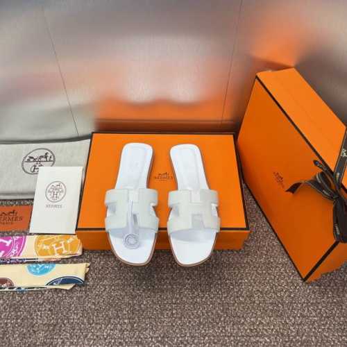 工厂价 爱马仕 Hermes 春夏经典款 Oran 拼色工字拖女鞋 H家平底圆头露趾凉拖鞋 材质：进口小牛皮+水染羊皮水里+意大利真皮大底 Size: 35-4