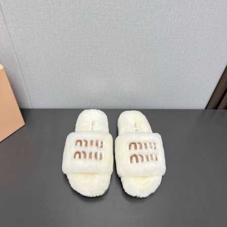 出厂 独家顶级版本 缪缪miumiu2024Vs新款毛拖系列 百搭时髦单品！不管居家还是外穿都是品味的象征性！ 秋冬搭配袜子 那更是太绝太绝了 面料：定制原版羊 - 点击图像关闭