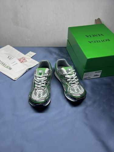 冲量价: 男+10实拍图 BV Orbit运动鞋 王一博 同款 情侣款老爹鞋Runner运动鞋，采用轻质科技网布面料。搭配几何图案设计橡胶外底王炸系列 高版本