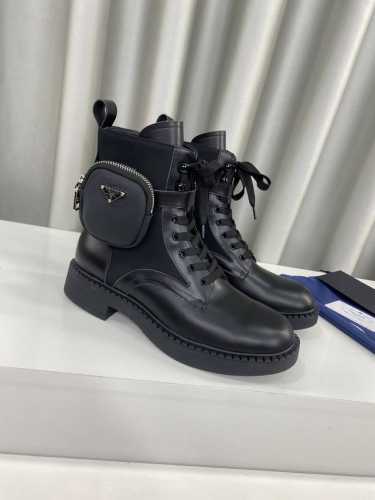 PRADA* P: 情侣款码数：女35～39 定做不退换 男39～44 38.45定做不退换 全套专柜原包装 PRADA 普拉达最新款时尚 潮流 炫酷 松糕厚底