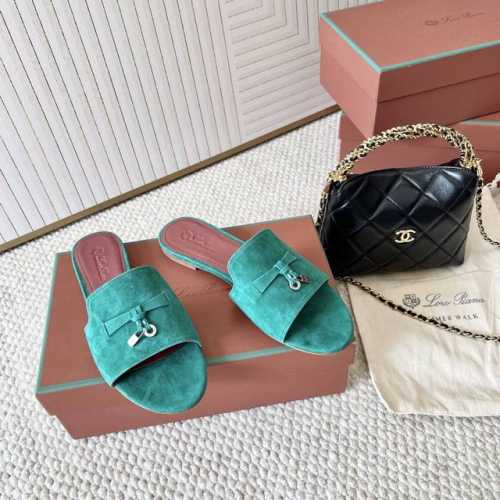 平底 粗跟 代购级 Loro piana Summer Charms Ser LP女士凉鞋拖鞋这款绒面羊皮革凉鞋搭配饰有Loro Piana My Charms