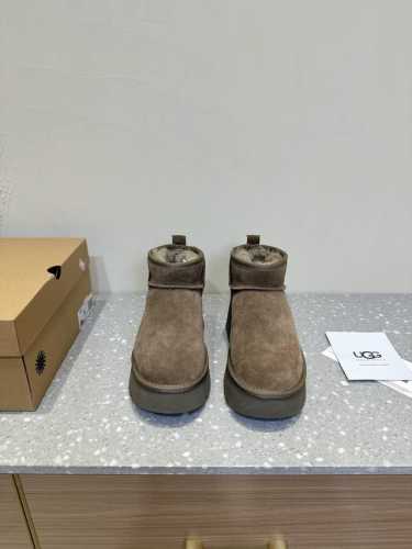 7cm UGG 油叽叽 厚底 人鱼 超短靴 雪地靴 铅笔靴 原版购入开发 做货 UGG这款高跟雪地靴真的打破了传统以来厚底靴的风格，太有设计个性了 深得少女心啊