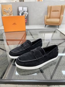 h 顶级代购 爱 炸街男神套脚休闲鞋新品来袭专柜同步发售原厂配置，意大利进口原版牛皮面料，透气舒适驾车必备，全进口水染牛皮里垫，鞋底：原厂特供原版底超级舒适，原