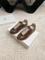 出厂价 ，男码10顶级版本 代购级别 MaisonMargiela MM6德训休闲鞋鬼才设计师品牌，一个轻奢品牌上脚很百搭哦，也很随脚舒适，这一款德国训练鞋延续