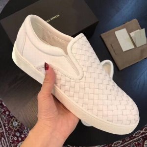 bottega Veneta 时尚休闲经典款，经典发售！ 高品质 只比专柜正品货！顶级手工艺编织装饰 内里透气网布附加混种羊皮 原乳胶垫脚！正品橡胶防滑大底！！