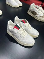 新款男鞋Gucci 最新鞋出货。原单品质 时尚潮流 采用特殊材料 内里网羊皮 全新包装。脚感超舒适，做工简直无可挑剔 码数:男38-45，