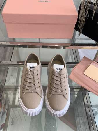 340Miu Miu 缪缪 25Ss春夏新款 厚底帆布休闲鞋 顶级版本 极具辨识度的鞋舌，上脚超级阳光青春！少女味十足，能把休闲鞋打造的如此甜美，只有Miu才能 - 点击图像关闭