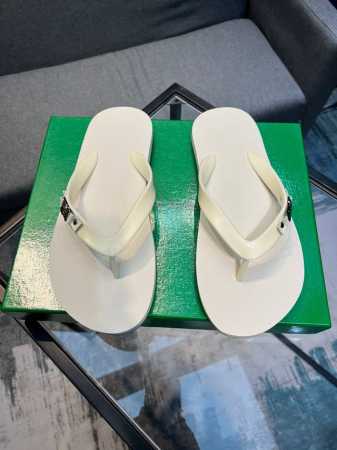 实价 Bv 人字拖鞋 爆款热卖原版进口材料原厂大底！Size：38 46 45 46 不退换 - 点击图像关闭