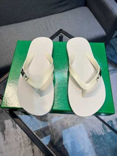 实价 Bv 人字拖鞋 爆款热卖原版进口材料原厂大底！Size：38 46 45 46 不退换