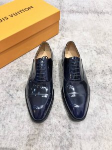 louis Vuitton Lv 男士经典牛津鞋男士商务正装精品皮鞋 经典款 杏仁核精致鞋头 极致艺术 全鞋采用进口奶牛牛皮 蓝擦色开边珠 精挑细选 毛孔细腻