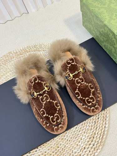 全新升级顶级版本 GUCCI 系列2024专柜最新色来了～托斯卡纳羊毛拖 细节面料采用原版材质 经典时尚托斯卡纳羊毛 毛拖系列 3D打印皮面 原版羊羔毛鞋面 原