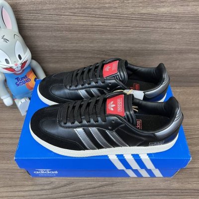 顶级版本Adidas Originals Samba 德训低帮板鞋情侣款 黑银 货号: .01 包装:全套得物配件毒盒配纯棉袜子一副。 码数:36 36.5 3