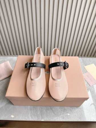 出厂 顶级版本 顶级品质Miumiu 缪缪25夏季新品玛丽珍芭蕾舞跳舞鞋平底简易单鞋奶奶鞋！ 满满的少女心，款式设计可爱优雅不乏美艳色彩，简简单单又藏着小心机， - 点击图像关闭