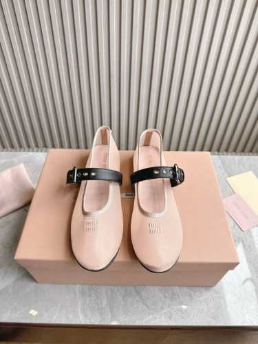 出厂 顶级版本 顶级品质Miumiu 缪缪25夏季新品玛丽珍芭蕾舞跳舞鞋平底简易单鞋奶奶鞋！ 满满的少女心，款式设计可爱优雅不乏美艳色彩，简简单单又藏着小心机，