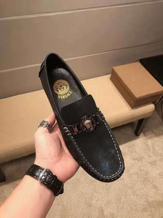 实 ，范思哲官网男士时尚休闲商务豆豆鞋，原单好货，原版1:1开模，高端奢华，做工精细，鞋面采用头层进口意大利牛皮，头层吸汗透气舒适猪皮内里，越南橡胶耐磨防滑大底 - 点击图像关闭