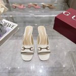 橙子出厂价p gucci 古驰 春夏新款 方头粗跟拖鞋 高跟凉鞋 原版一比一开发 精心调制的鞋楦 面料采用原版质感.进口羊皮面.配原板电渡五金扣 细腻到无可挑剔