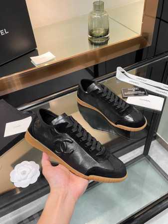冲量价: CHANEL 香奈儿一眼心动的运动鞋！CHANEL新款24B德训鞋风很大的德训鞋.谁能拒绝 百搭.实穿.还绝对有风格！这一季的新款更有设计感.拼接撞色 - 点击图像关闭