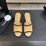 chane* ｜小香25Ss春夏新品 性感珍珠跟高跟单鞋 很经典百搭的设计 无论什么场合都可以Hold住 任何身高都能驾驭的高度 且不失气场和魅力 特色在于鞋跟