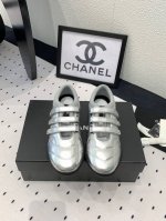 P380 Chanel新款棒球鞋 顶级版本 Coco女孩必入的一款休闲鞋 鞋底碎钉设计超级柔软 原版定制小羊皮菱格纹鞋面 进口定制羊皮+网里内里 原版开模碎钉橡