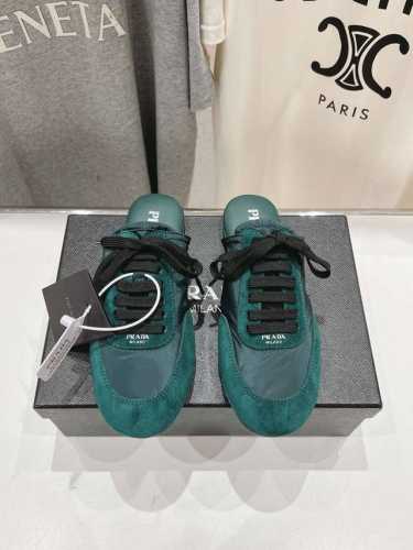 高版本出厂 半托 Prada*普拉达P家25ssfw～new新款绑带休闲鞋，低调奢华懒人鞋，富人的不二选择！软胶底素有踩云感之称～舒适度百分百细腻反绒皮鞋面，鞋