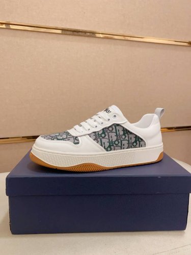 工厂P价 迪奥 Dior 新款休闲运动风男鞋，全新春夏季款设计，完美做工，系带懒人款打造装柜品质，鞋面：进口头层牛皮，羊皮内里柔软舒适，超轻Tpu耐磨大底、简约
