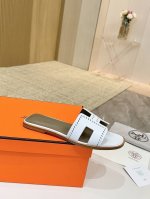爱马仕Hermes，真皮大底 出厂价 顶级版本！原版开发 鞋面：牛皮 内里垫脚 羊皮 大底：意大利真皮大底 码数：34-43注 34 41 42 43 码定做