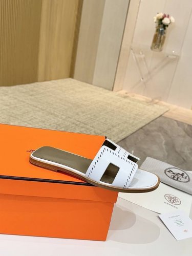 爱马仕Hermes，真皮大底 出厂价 顶级版本！原版开发 鞋面：牛皮 内里垫脚 羊皮 大底：意大利真皮大底 码数：34-43注 34 41 42 43 码定做