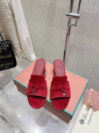 Loro Piana 25春夏Lp顶级版本英伦宝石吊坠夹脚平底拖鞋凉鞋 原来这就是传说走两万步都不会累脚的夹脚凉鞋把颜值和脚感都拿捏住了，上脚一走就会被彻底沦陷 - 点击图像关闭