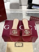 Gucci 25Ss春季新品 双G平底拖鞋 高端版推荐 专柜购买原版一比一打造 所有细节 材料 全部跟你在专柜买到的都一样 鞋面：牛皮 羊里 真皮大底 跟高：1