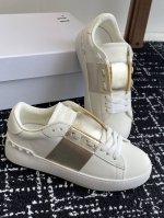 代购级 Valentino 经典升级 低帮绑带运动鞋、休闲鞋 男士女士真皮板鞋华伦天奴运动板鞋简直太棒了 时尚潮流炫酷+经典复古，情侣款最新时尚运动鞋系列都有货