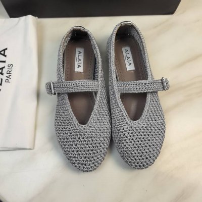 普通盒 原版盒 Alaia alaia阿莱亚复古玛丽珍鞋芭蕾舞鞋 满满的少女风 既摩登又复古的味道 非常的简约大气 不管是半身裙 连衣裙还是牛仔裤 它都能成为点