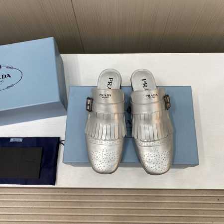 出厂价 顶级品质 Prada 普拉达 25Ss春夏走秀新款流苏复古乐福鞋单鞋 这款鞋履着意呈现经典与复古格调，兼具阳刚气质与柔美风情，形成二元对比，彰显Prad - 点击图像关闭