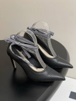 25Ss早春新款Dior迪奥D-Journey 系带高跟鞋尖头冲孔织带平底单鞋 这款D-Journey 系带高跟鞋是二零二五春夏成衣系列新品，优雅百搭。白色镂空