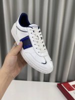 冲量价: Valentino华伦天奴 春季新款德训鞋 最新走秀爆款，杨洋，张艺兴 关晓彤等众多明星同款，美不胜收 帅到掉渣，穿出不一样的随性和时髦，男士必备 材