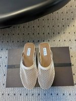 代购级 Alaia 25 同步专柜渔网半拖 爆款单品 时下流行审美 Alaia极简风太火了 所以趁着有热度 赶紧时髦一把 码数 35 42 40.41.42定做