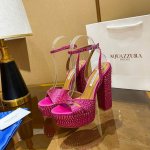 Aquazzura 新款凉鞋 顶级版本 代购款独家新款顶级版本 质量超级美爆。 Zp 原版开模 原版扣开模 附带原版定制真丝烫满钻，尽显奢华，超级炫美 一眼看上